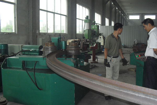 還不了解型材卷圓機進行法蘭冷彎卷制的注意點嗎？